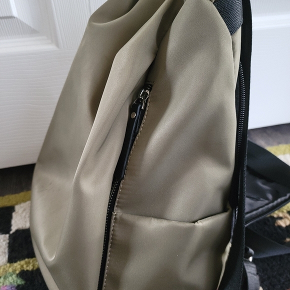 Backpack - Picture 4 of 5